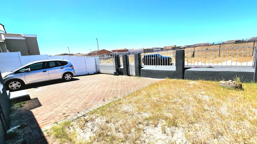 2 Bedroom Property for Sale in Strandfontein Village Western Cape